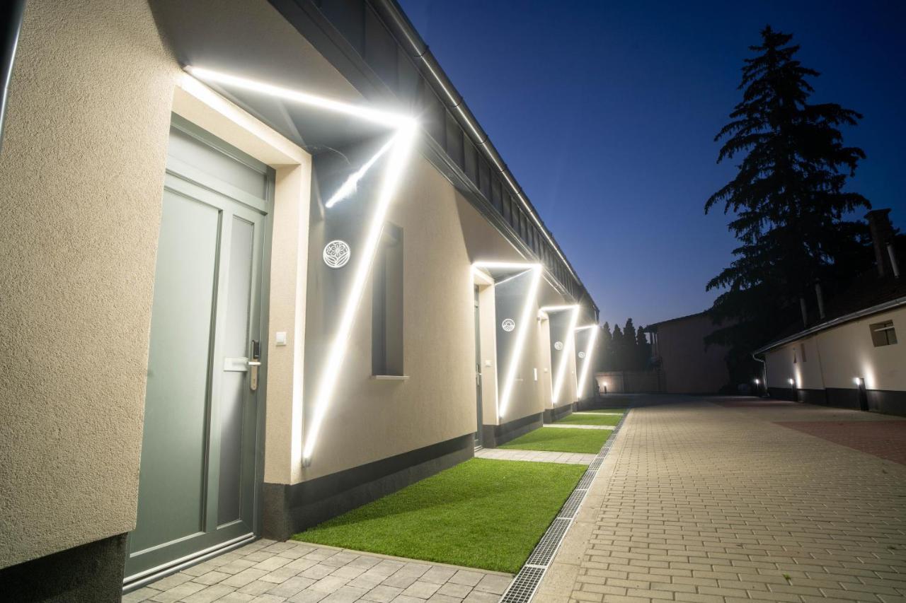 La Vita Premium Panzio Gyula Luaran gambar